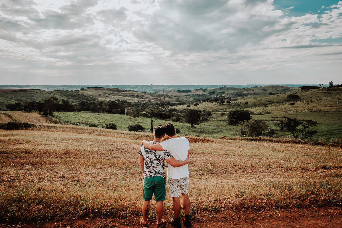fotos de pre casamento feitas em estrada abandonada na região de MArialva-PR
