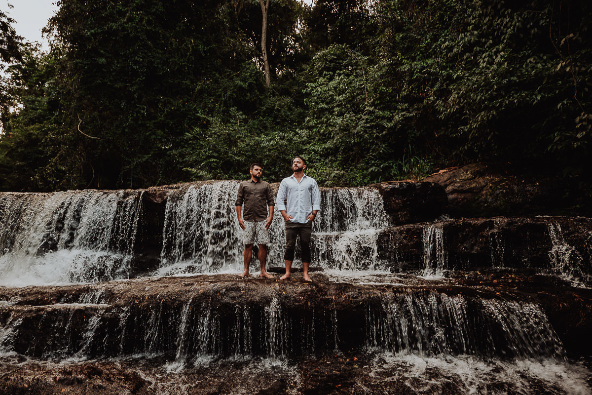 ensaio de pre casamento de casal homossexual feitos em Cachoeira de Marialva pelo melhor fotografo Rickardo Andrade