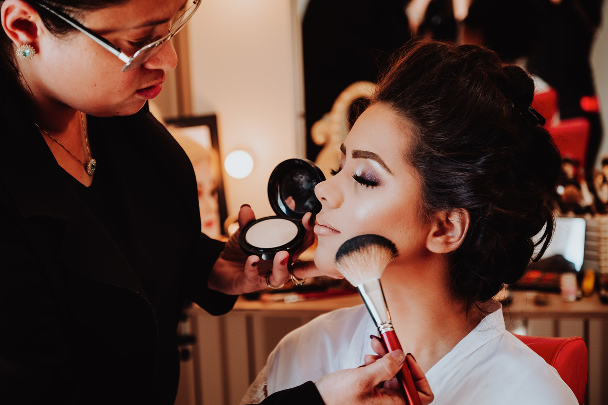 fotos de detalhes da maquiagem da noiva 