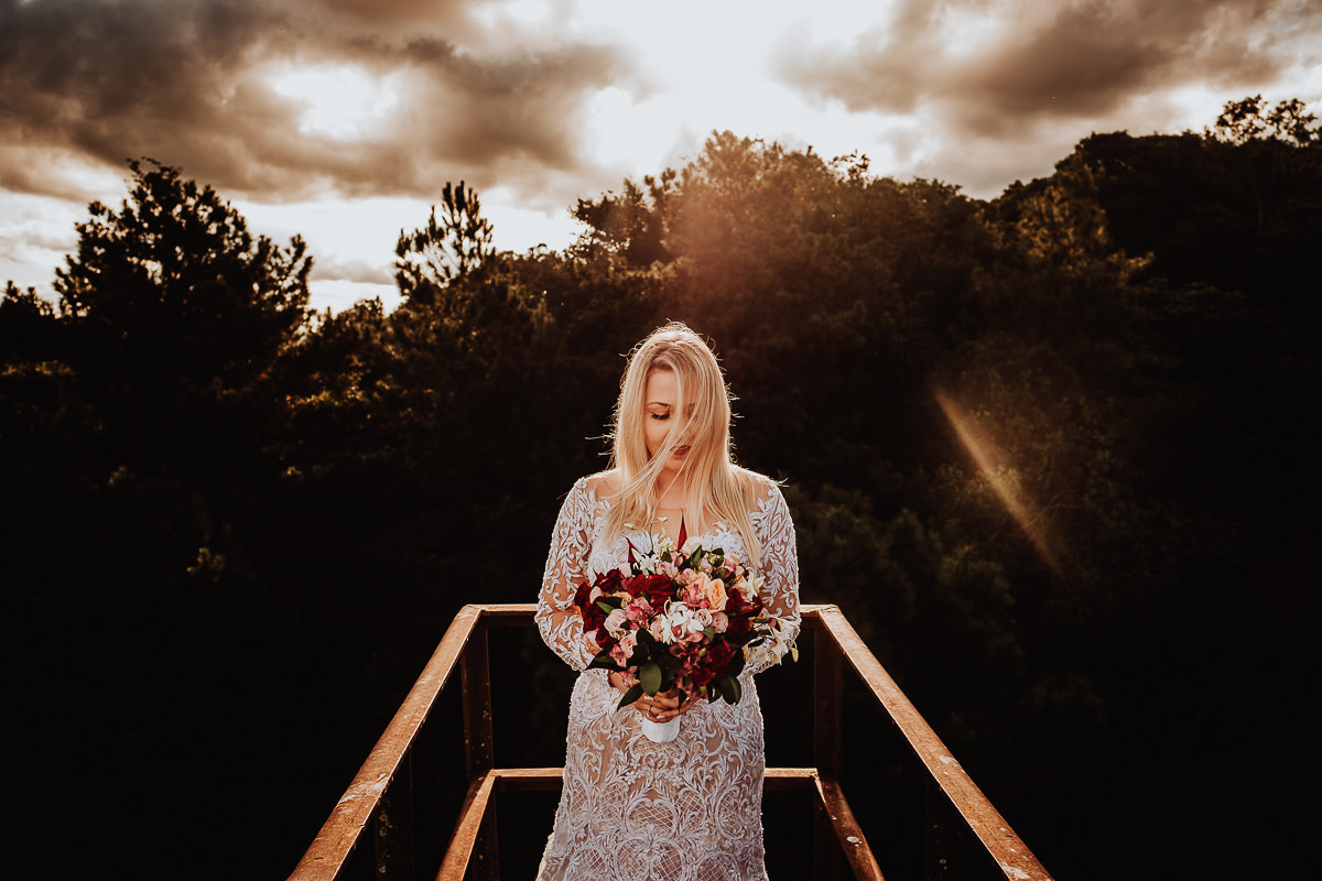 fotos de noiva com vestido rendado sergio gavioli ensaio pos casamento trash the dress 