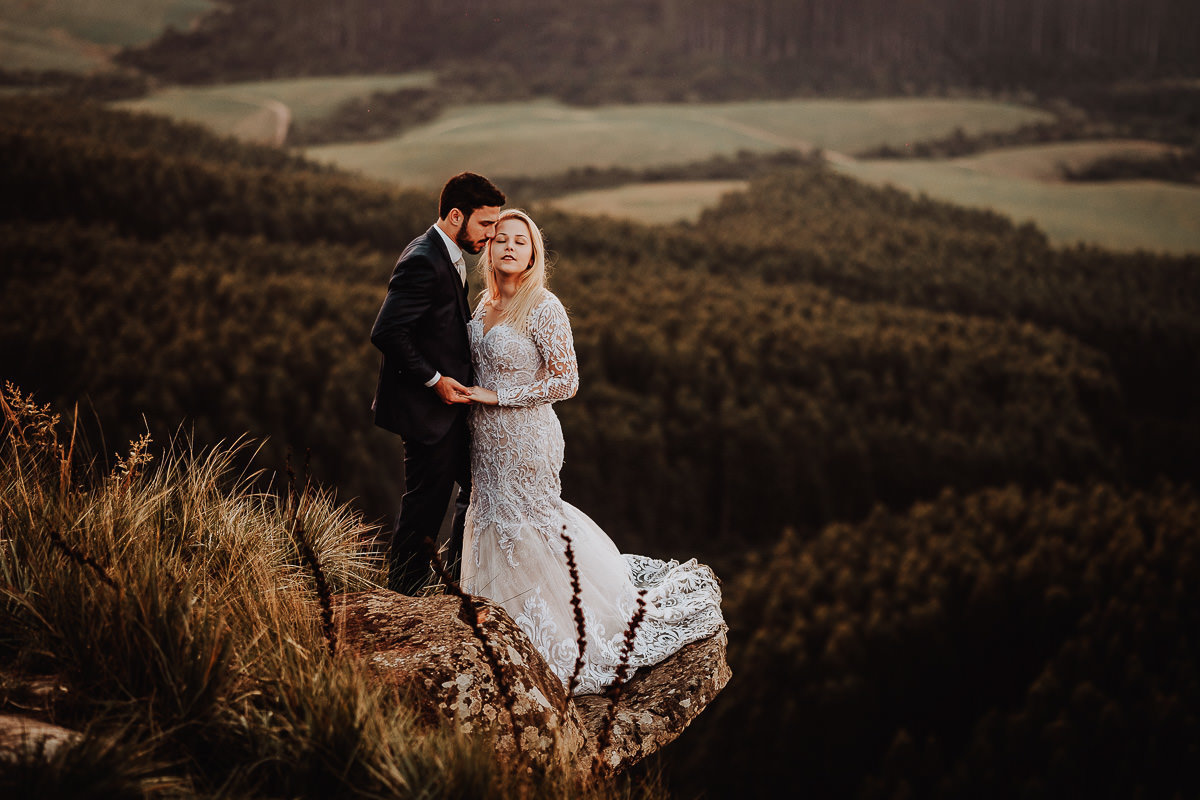 fotografo Rickardo Andrade faz ensaio com luz do por do sol no morro da pedra branca de /Maua da Serra 