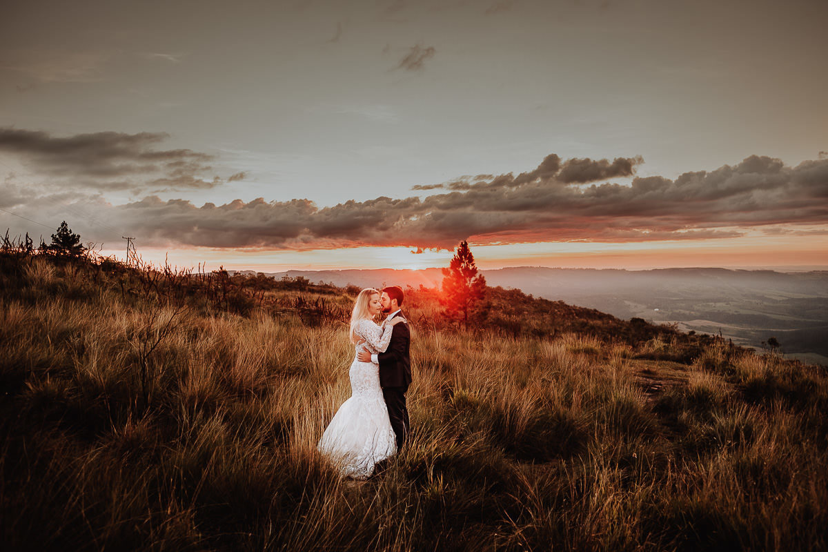 ensaio lindo com estilo gringo de fotografar morro das antenas em Maua da serra