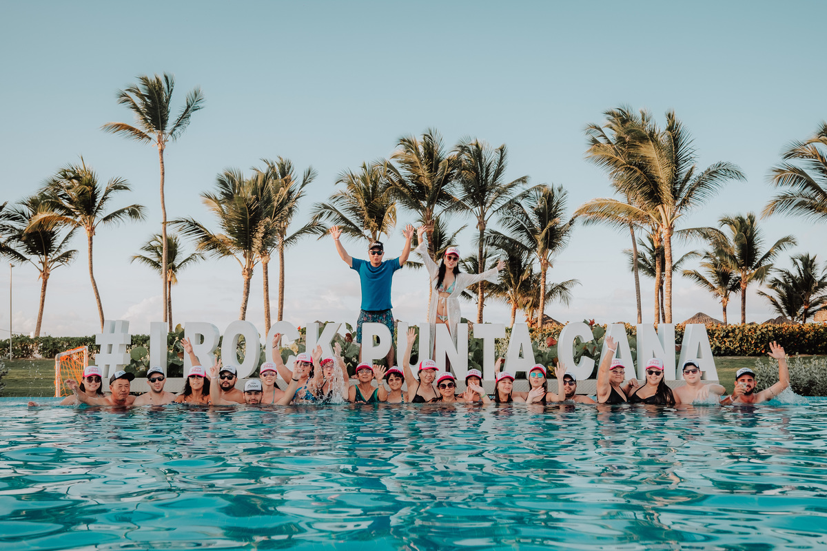 Familai fazendo Destination wedding com casal do Brasil no maior hotel de Punta Cana Hard Rock 