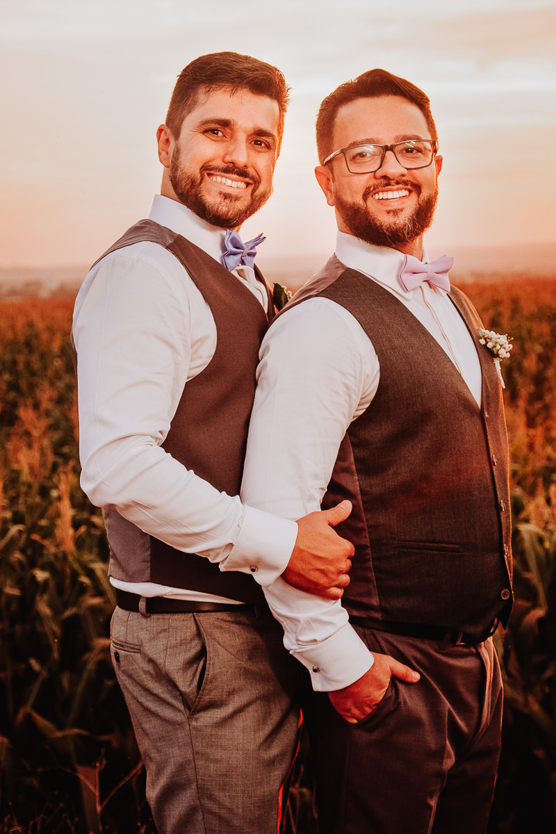 retratos classicos de noivos feitos durante o casamento gay por fotografo de casamentos em MAringá 