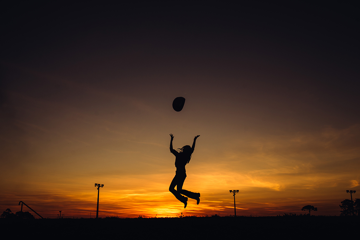 foto de por do sol com pulo