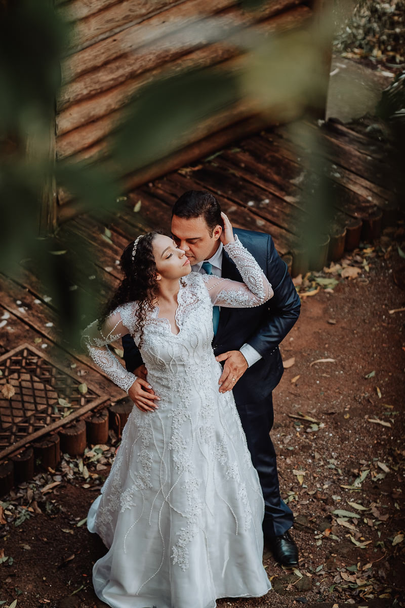ensaio de noivos feitos apos o casamento em ensaio trash the dress em Londrina-PR 