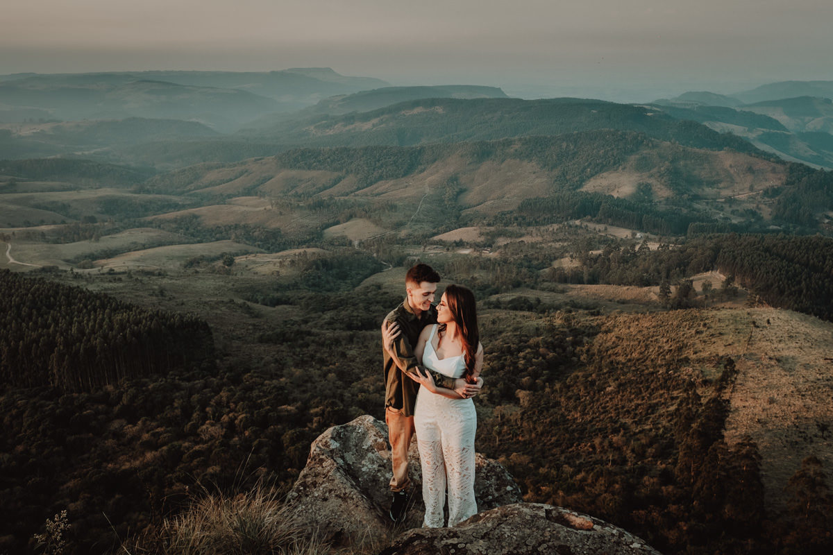 Ensaio pre wedding em lindo morro em Maua da Serra foto de rickardo Andrade fotografo de Mandaguari