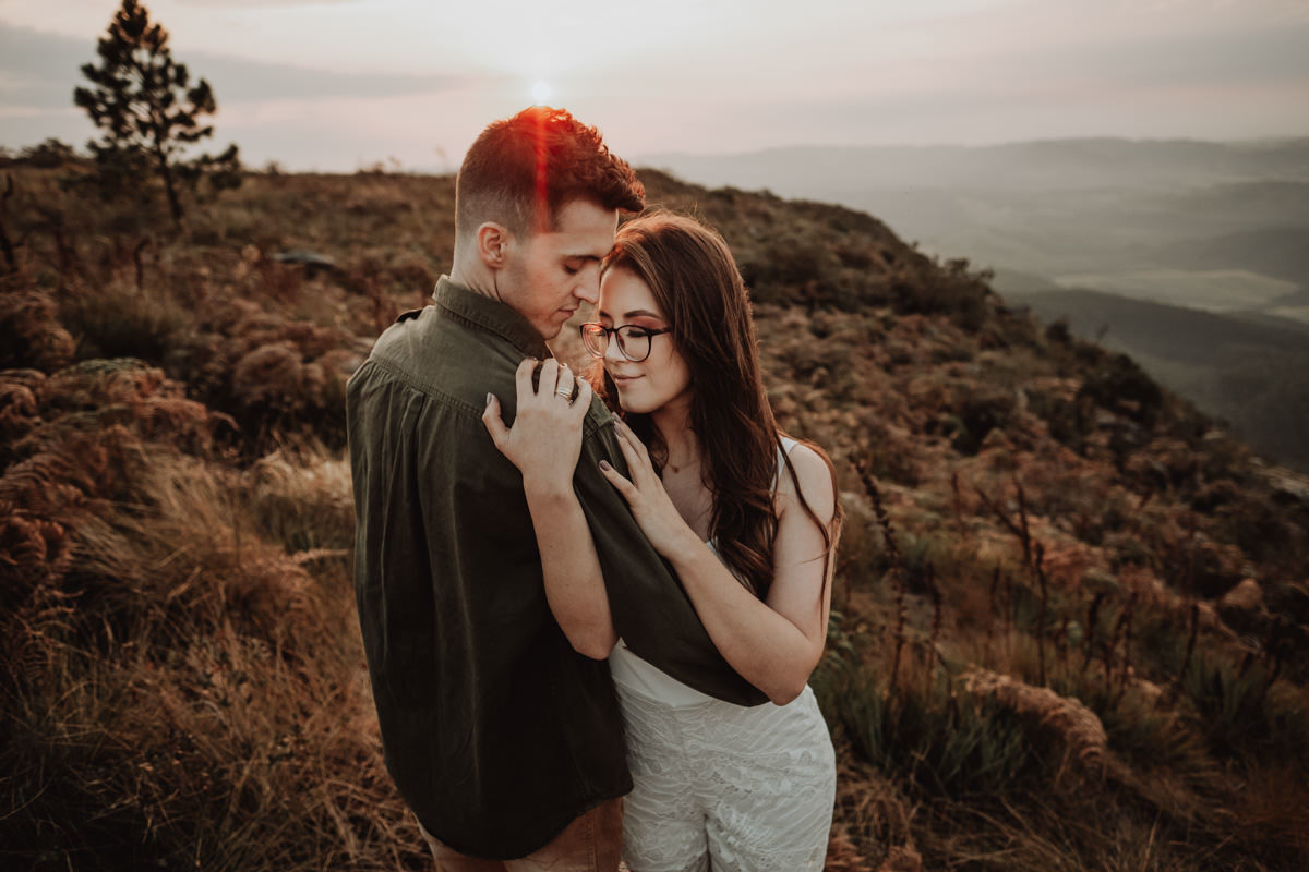 lindo ensaio de casal com fotos externas em morro de maua da serra 