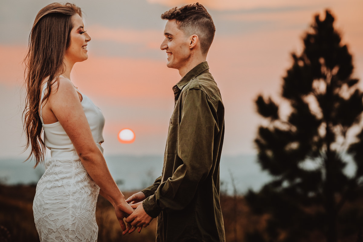 ensaio pre casamento no morro das antenas em Maua da Serra-PR 