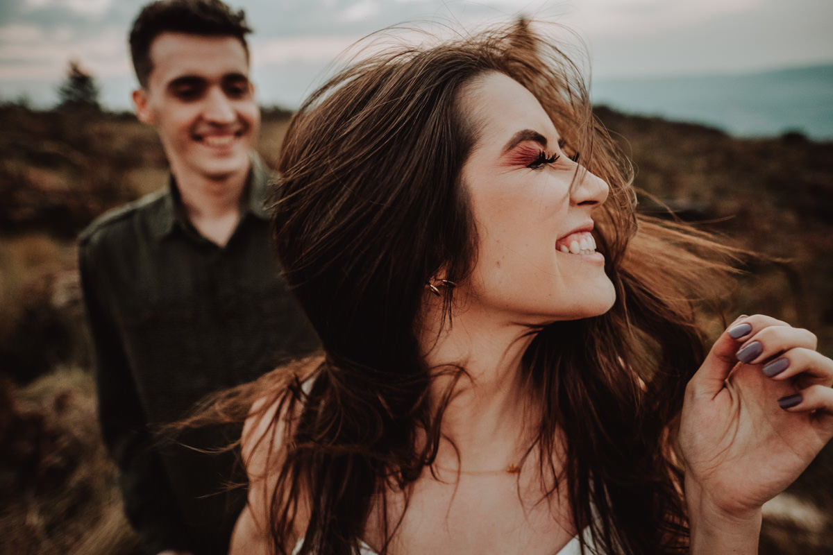 ensaio de casal com fotos divertidas do melhor fotografo de Casamentos de MAringá Rickardo Andrade