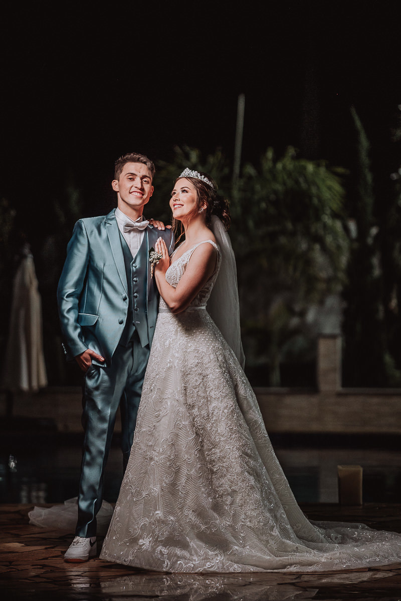 ensaio de noivos feitos durante a festa de Casamento na Chácara San Diego-PR fotografo Ricardo Andrade 