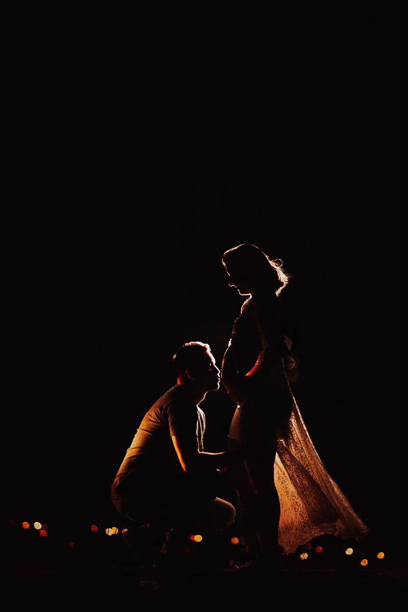 fotos de silhueta para ensaio externo feito a noite em Londrina 