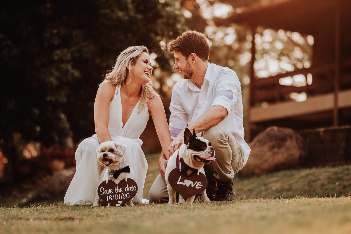 fotos diferentes para ensaio pre casamento com Save the Date em Maringá-PR 