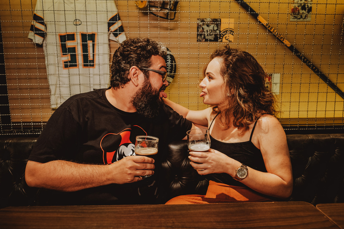 ensaio pre casamento com fotos descontraidas e divertidas feito em Maringá 