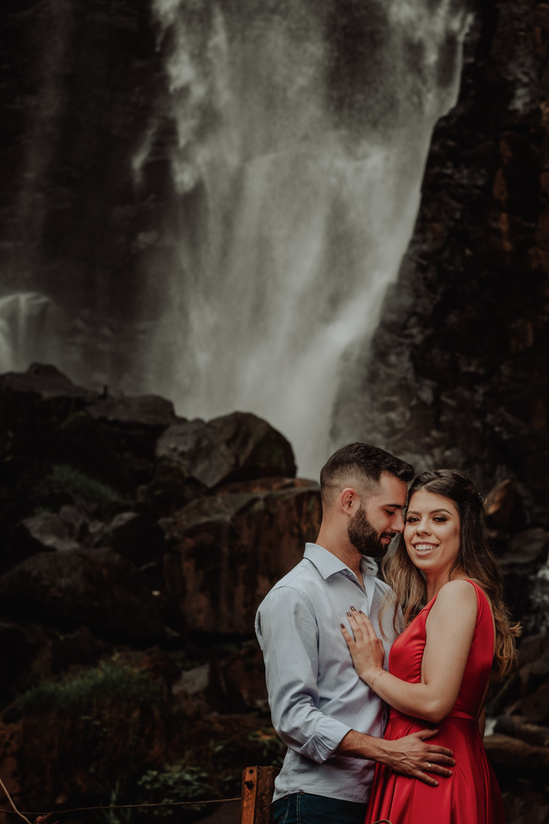 ensaio de pre wedding com fotos externas em cenários fantásticos da natureza em MAringá-PR 