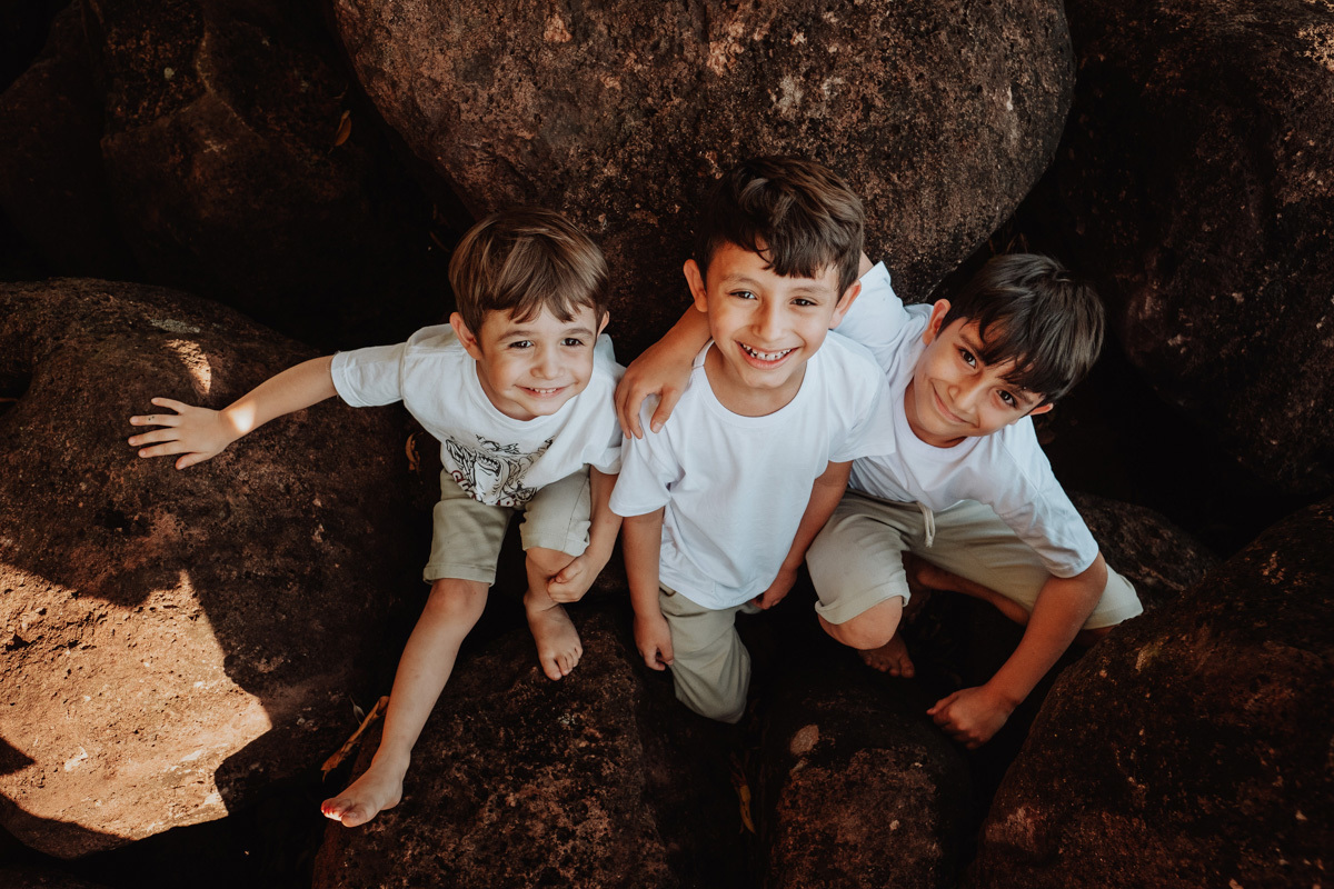 fotos espontaneas e divertidas para ensaio sem família fotografo de familia do paraná 