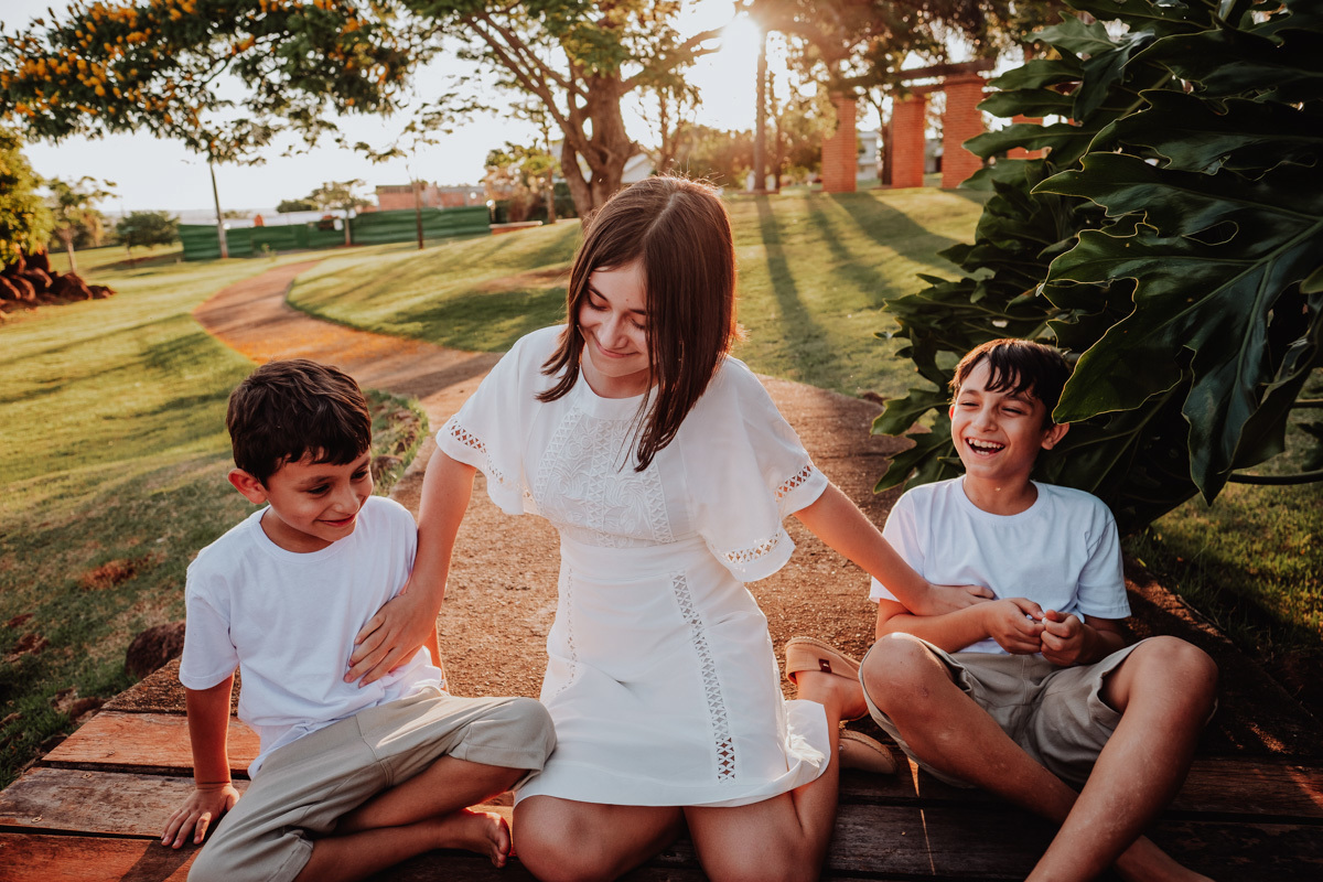 ensaio de familia com fotos engraçadas e diferentes fotografo de Maringá 