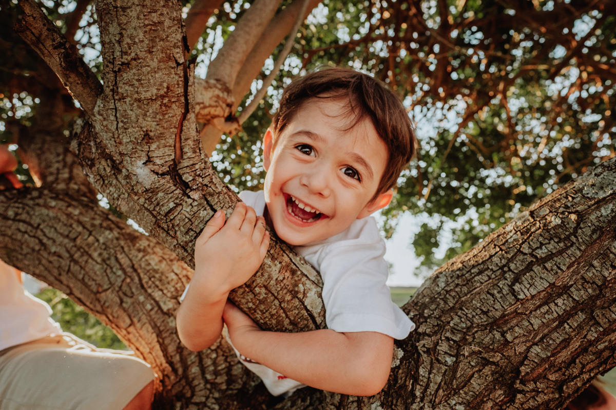 fotos divertidas para ensaio de crianças fotografo de crianças em Maringá 