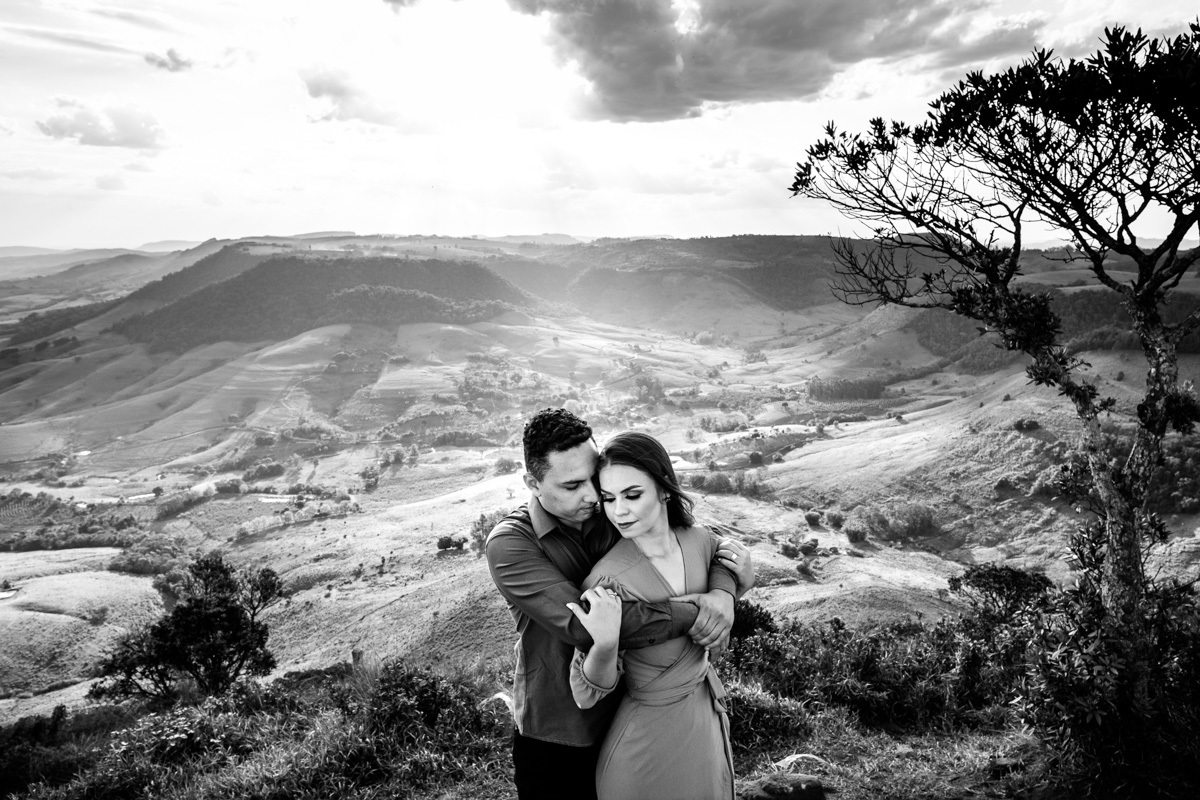 fotografia de casamento com ensaio de casal externo em lindo morro de ribeirão claro 