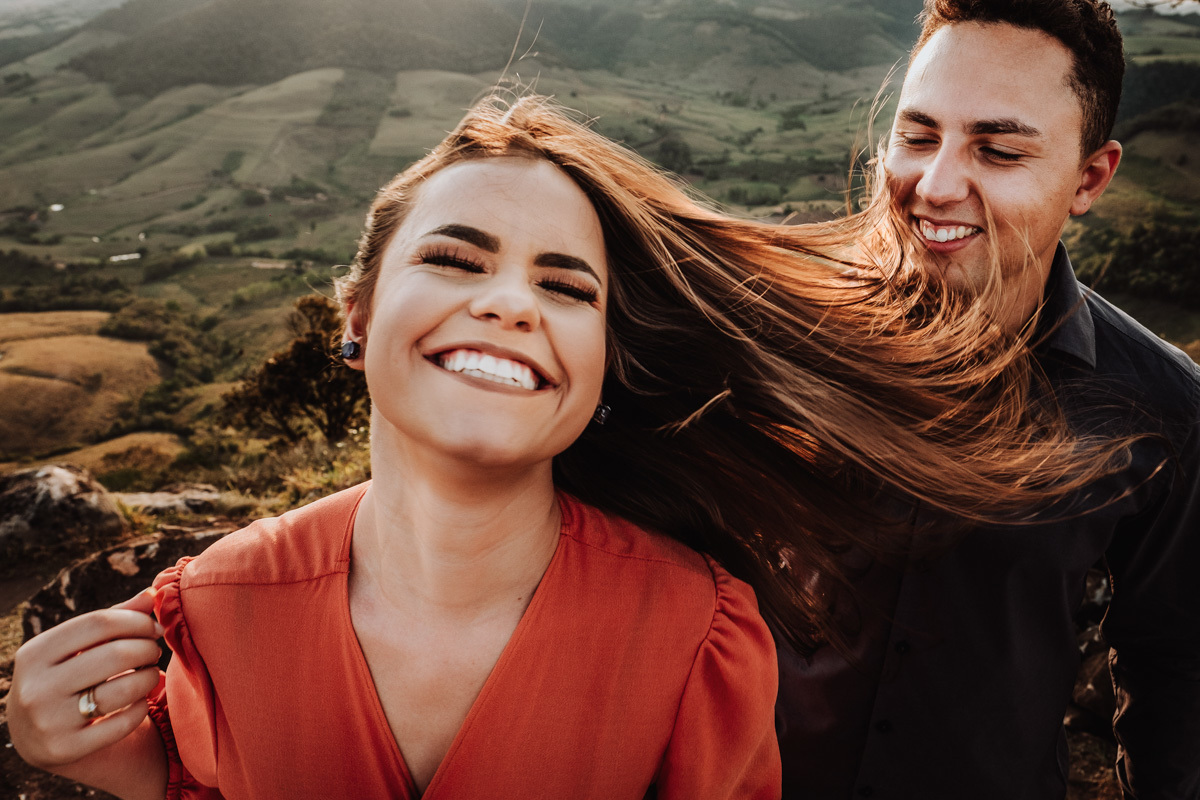 fotos divertidas e diferentes para ensaio de casal dinamico lifestyle