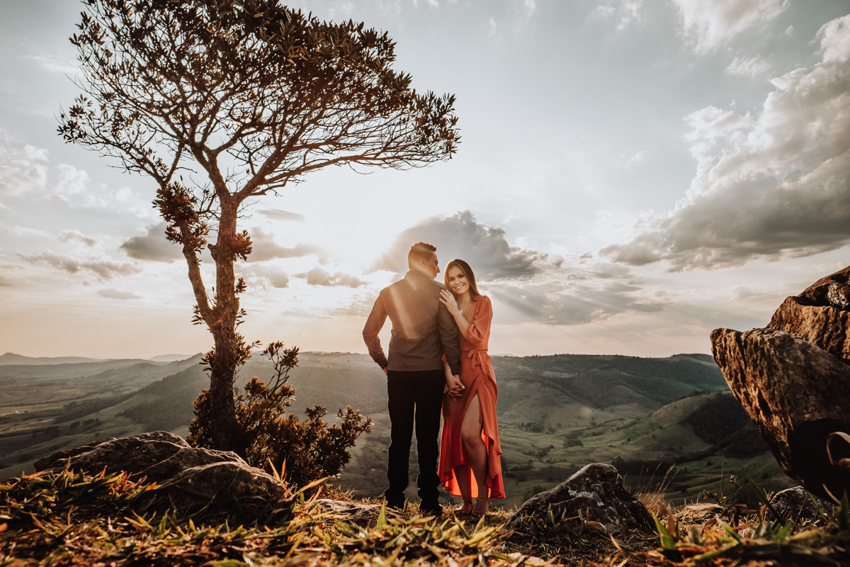 lidno ensaiod e casal no morro do gaviao em ribeirão claro-PR foto do melhor fotografo do parana Rickardo Andrade 