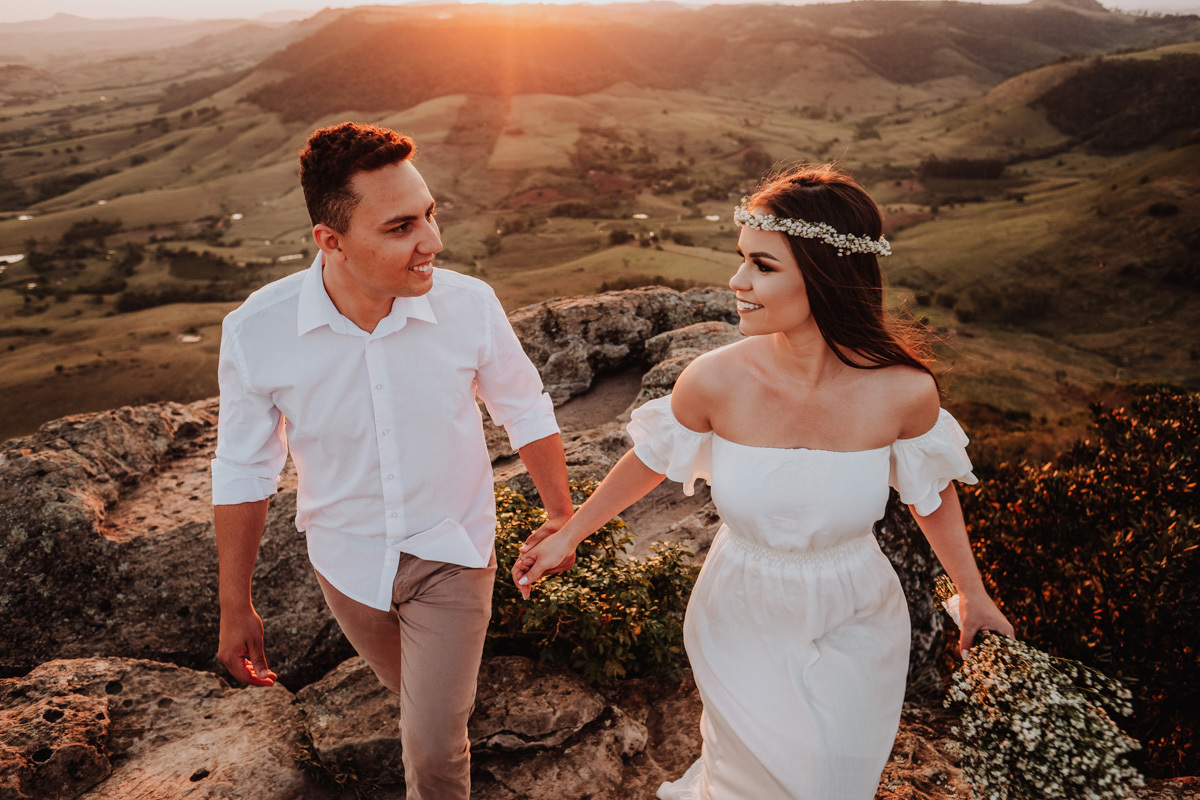 ensaiod e casal externo com raios de por do sol fotografo de casamentos no  parana Rickardo Andrade
