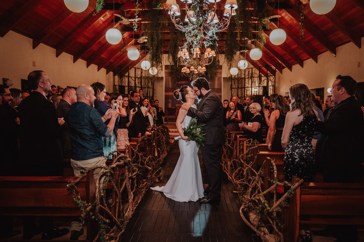 o melhor fotografo de Casamentos de Londrina Rickardo Andrade faz casamento na capela do condominio alphaville de Maringa 