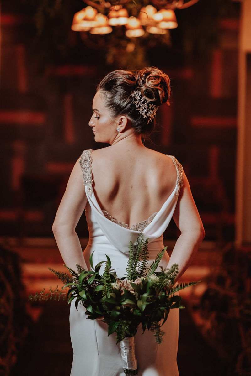 retratos classicos da noiva com lindo buque com flores verdes fotos de Rickardo Andrade o melhor fotografo de Casamento de Maringá 