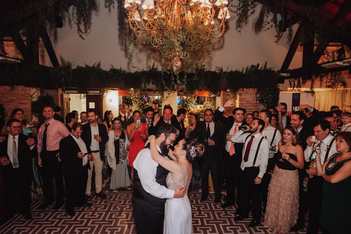 dança classica dos noivos em balada de casamento ao som de rock e mpb casamento no alphaville maringá 