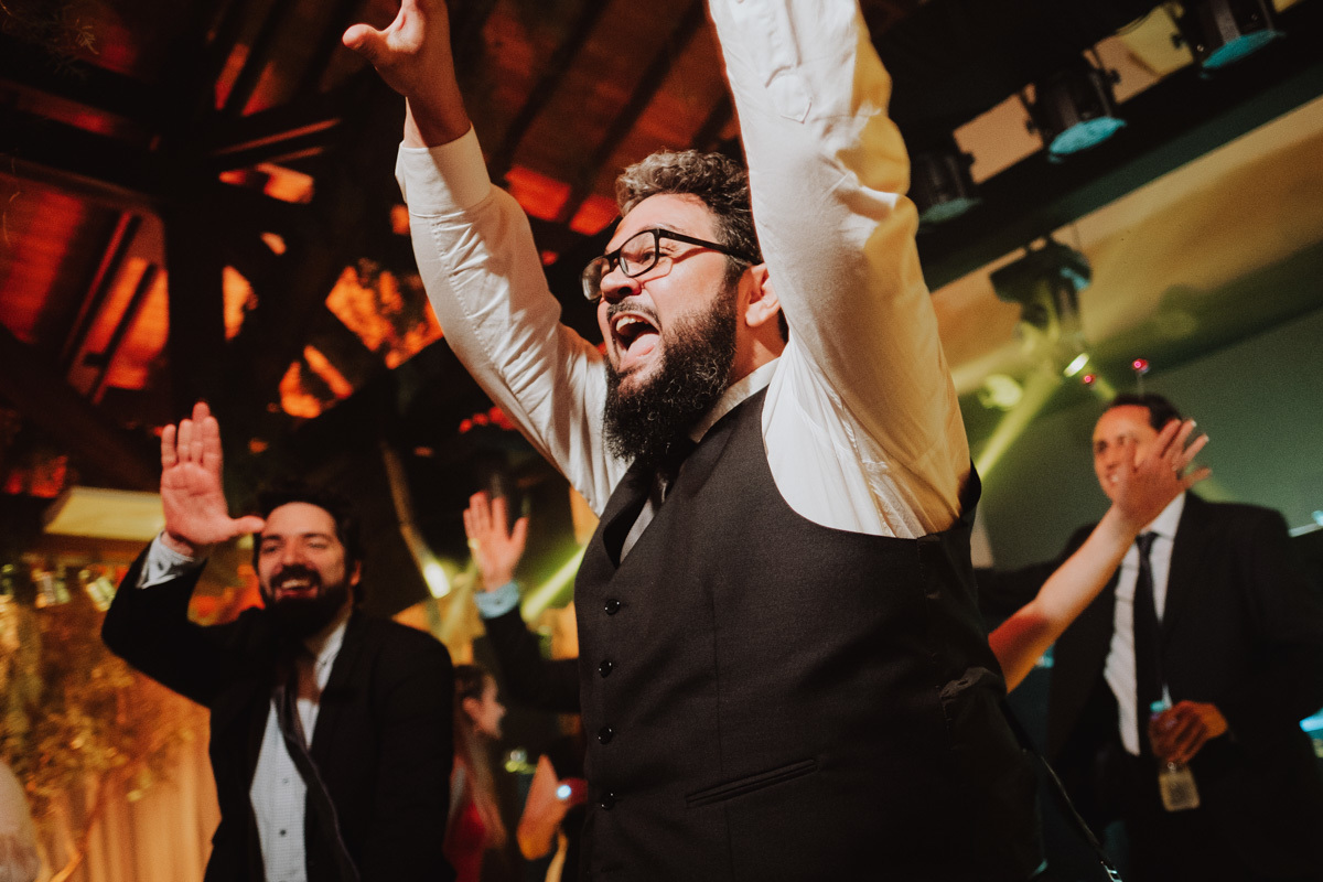fotos de balada de casamento bem aniamda e divertida balada com rock e mpb em maringá 