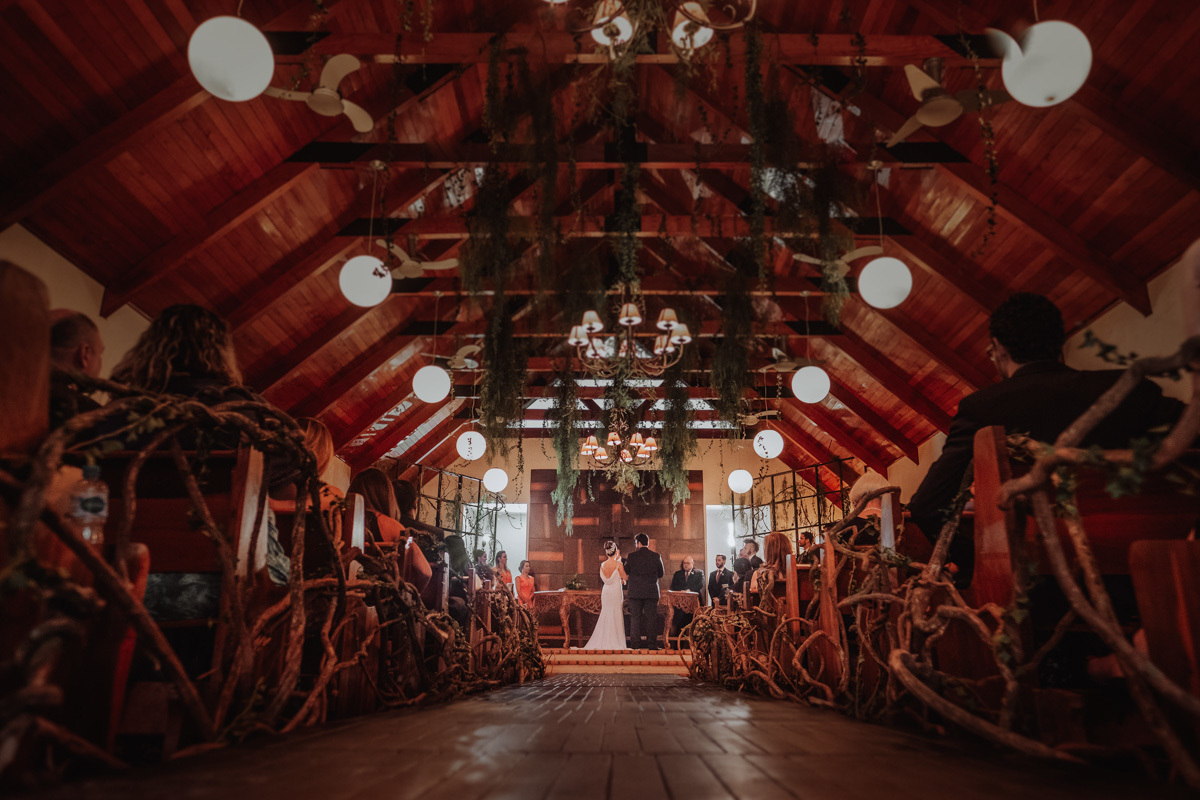 linda decoração rustica de casamento na capela do condominio alphaville de Maringa 