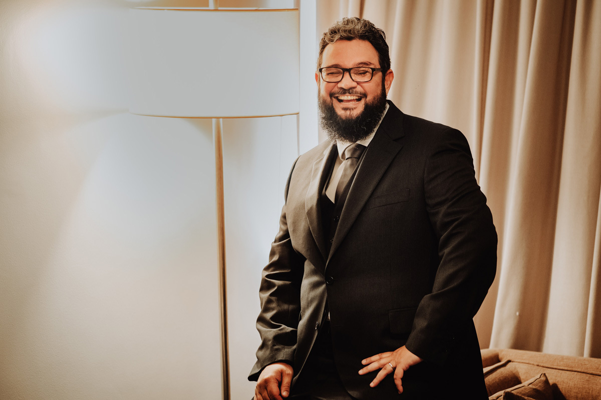 retratos Classicos do Noivo pronto para o casamento making of no hotel deville de maringá 