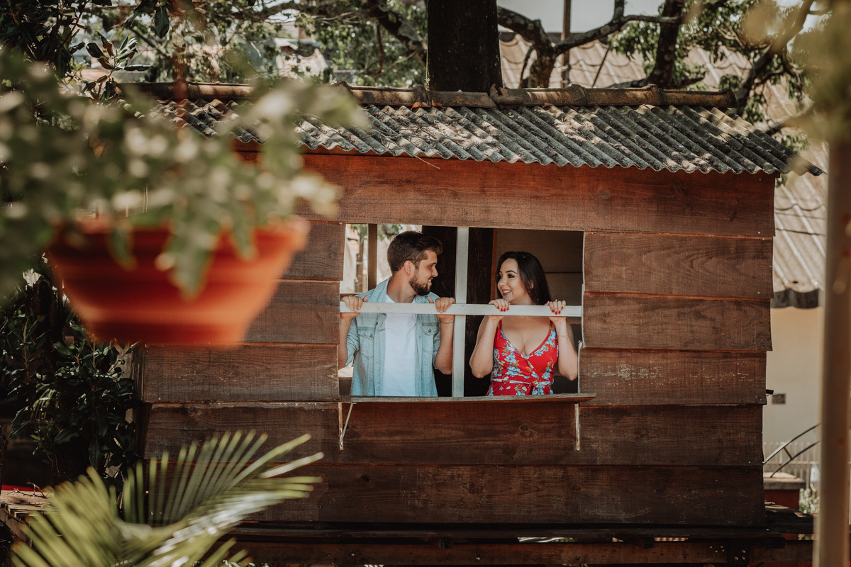 ENSAIO PRE CASAMENTO EM UMA FLORICULTURA COM CASA DA ARVORE EM JANDAIA DO SUL