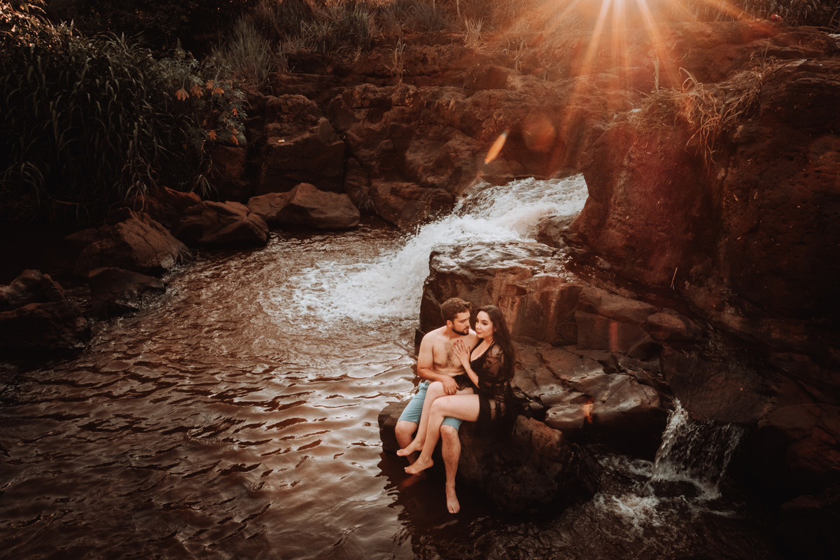 o melhor fotografo de Casamento de Jandaia do Sul em ensaio pre casamento com lindas fotos em uma linda cachoeira em Jandaia do Sul 