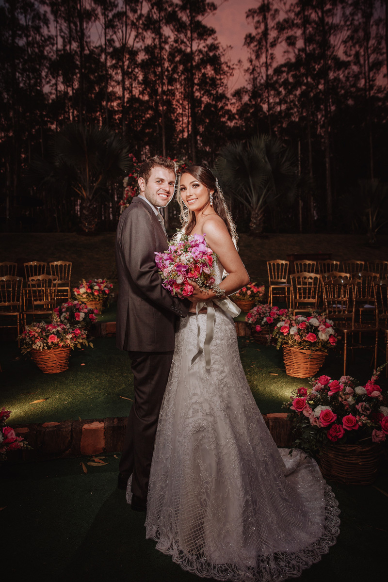 fotos classicas dos noivos na decoração de Casamento boho chic para casamentos externos fotografo Rickardo Andrade