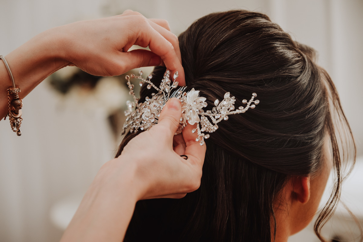 detalhes de coroa da noiva para casamento solto penteado para casamento externo 