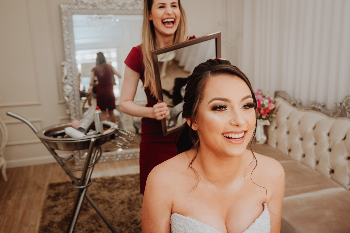 fotos de making of da noiva com fotos espontaneas e divertidas fotografo de casais em maringá 