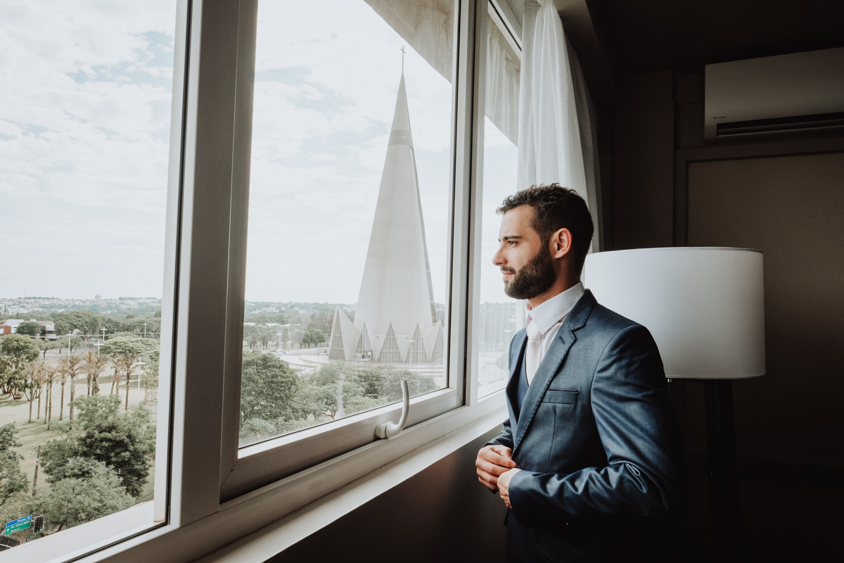 retratos do noivo feitos durante o making of do noivo 