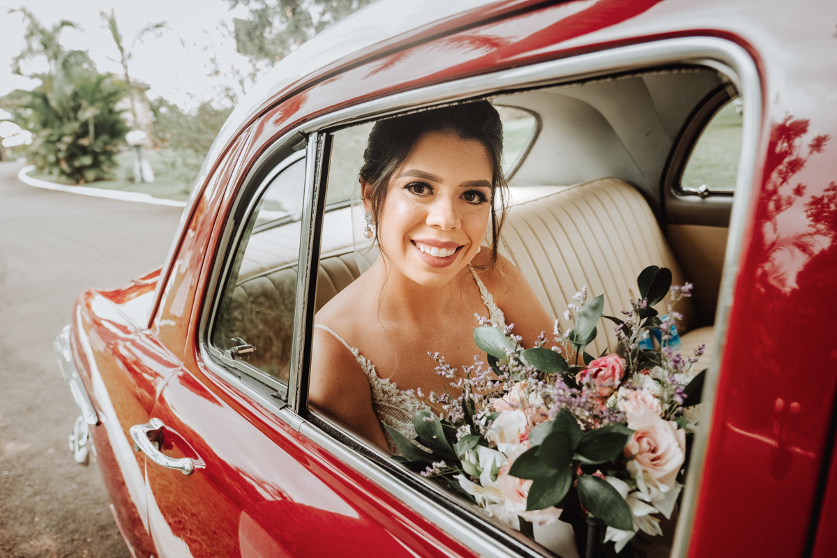 fotografo de casamento em maringa rickardo Andrade faz linda foto da noiva com buque cascata estilo boho 