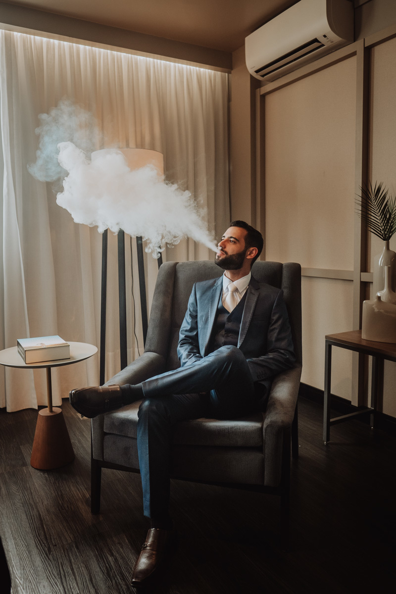 lindos retratos do noivo feito sno dia do casamento making of de noivo em hotel de Maringá 