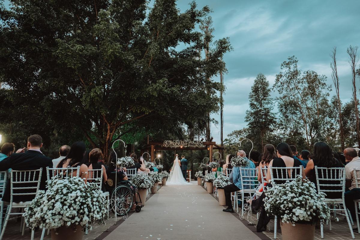 fotos incriveis para casamento de dia em cerimonia ao ar livre em maringá 