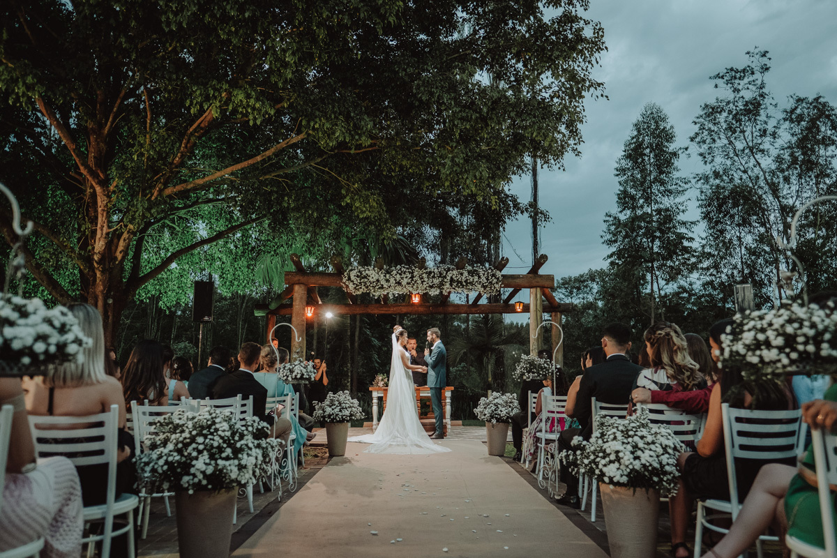 linda cerimonia ao ar livre no Amazon Eventos chacara para casamento externo em MAringá 