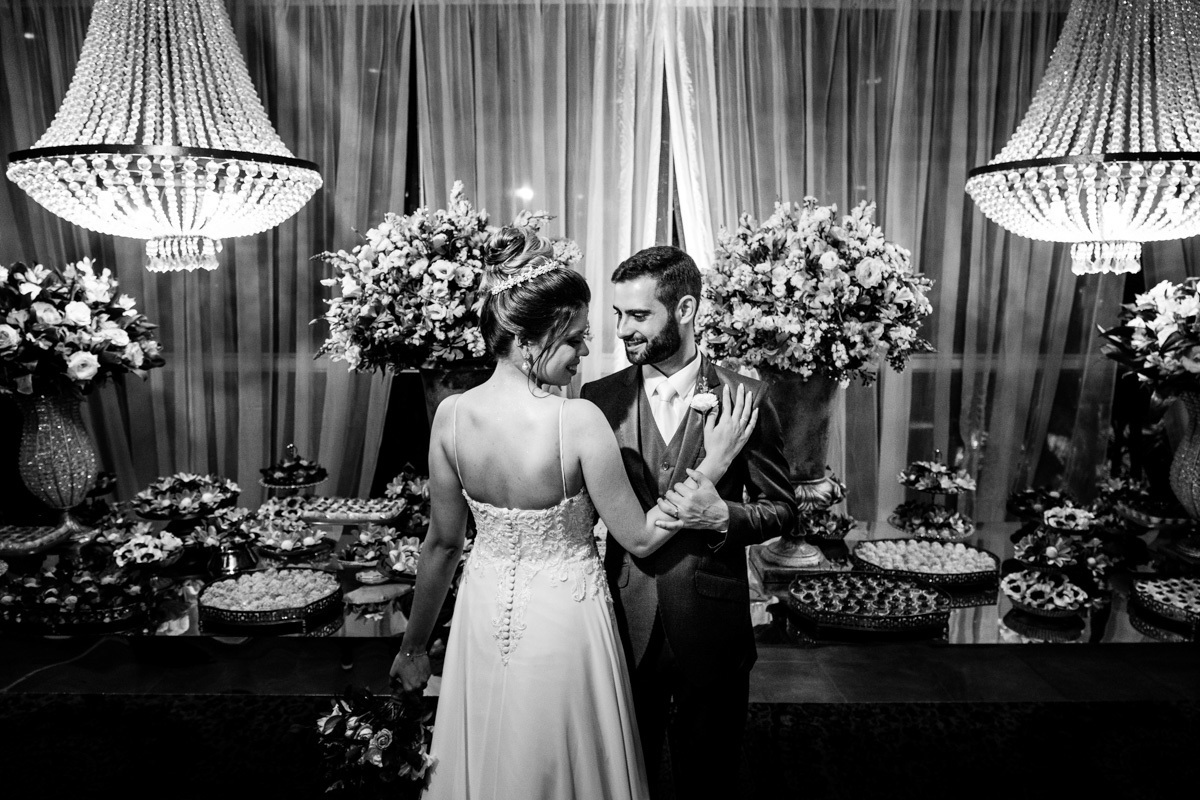 linda mesa de doces com estilo de decoração boho chic Bia guimaraes em Maringá 