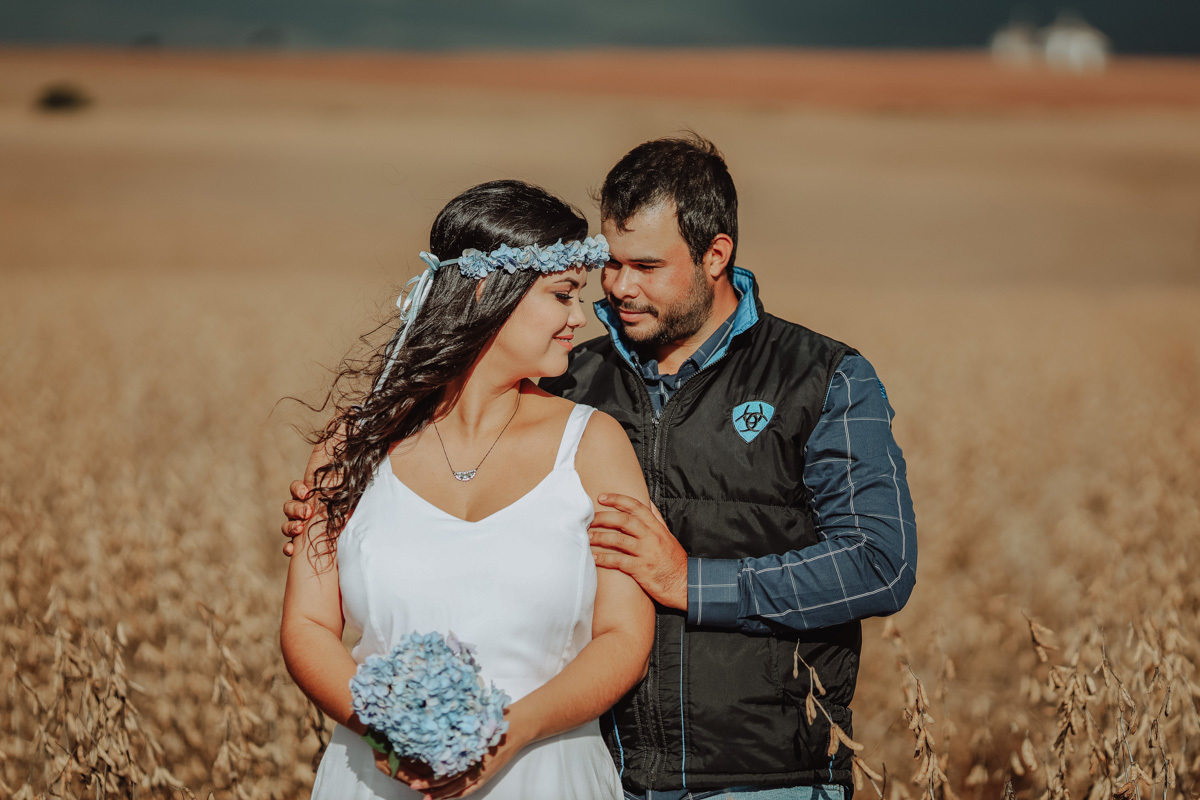 lindo ensaio pre casamento rural em plantação de soja fotografo de Casamento em Maringa Rickardo Andrade 
