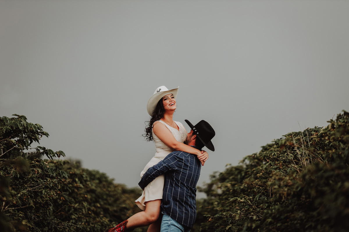 fotos de casal divertidas para ensaio pre casamento country fotos de Rickardo Andrade