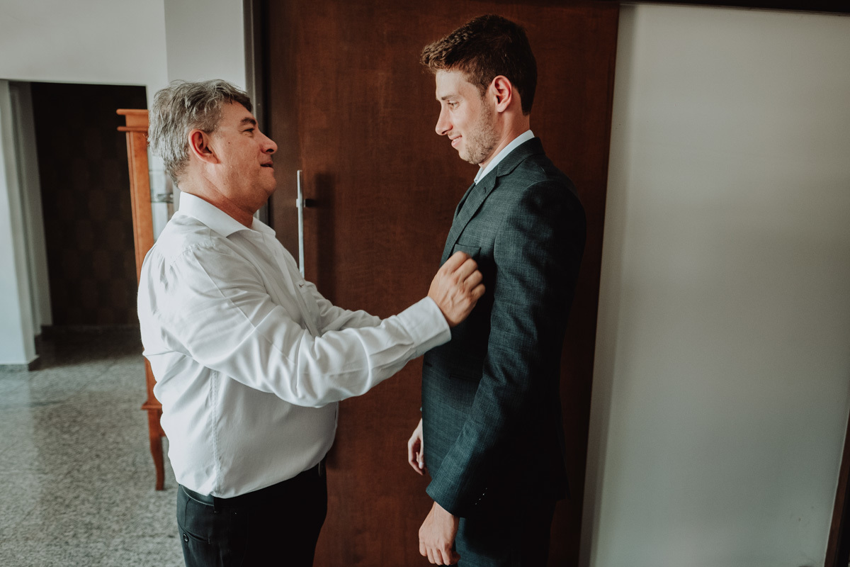 fotografo de casamento em campo mourão faz making of de noivo em hotel Parana Palace