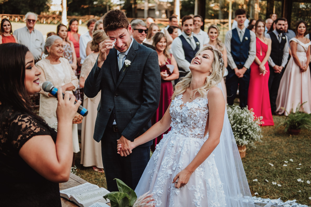  fotos de momentos engraçados e emocionantes feitas durante a cerimonia de Casamento ao ar livre em Campo Mourão 