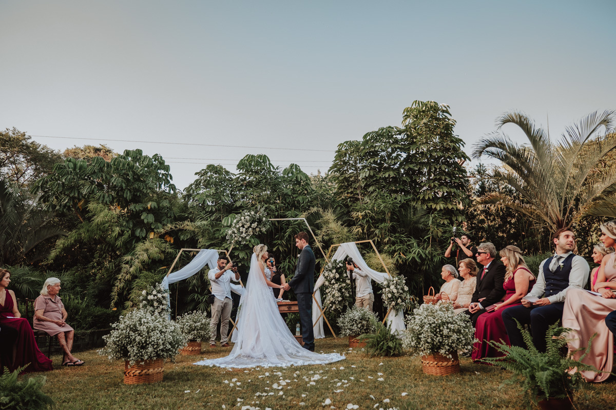 casamento externo ao ar livre com decoração boho chic com altar geometrico referencia de casamentos do pinterest 