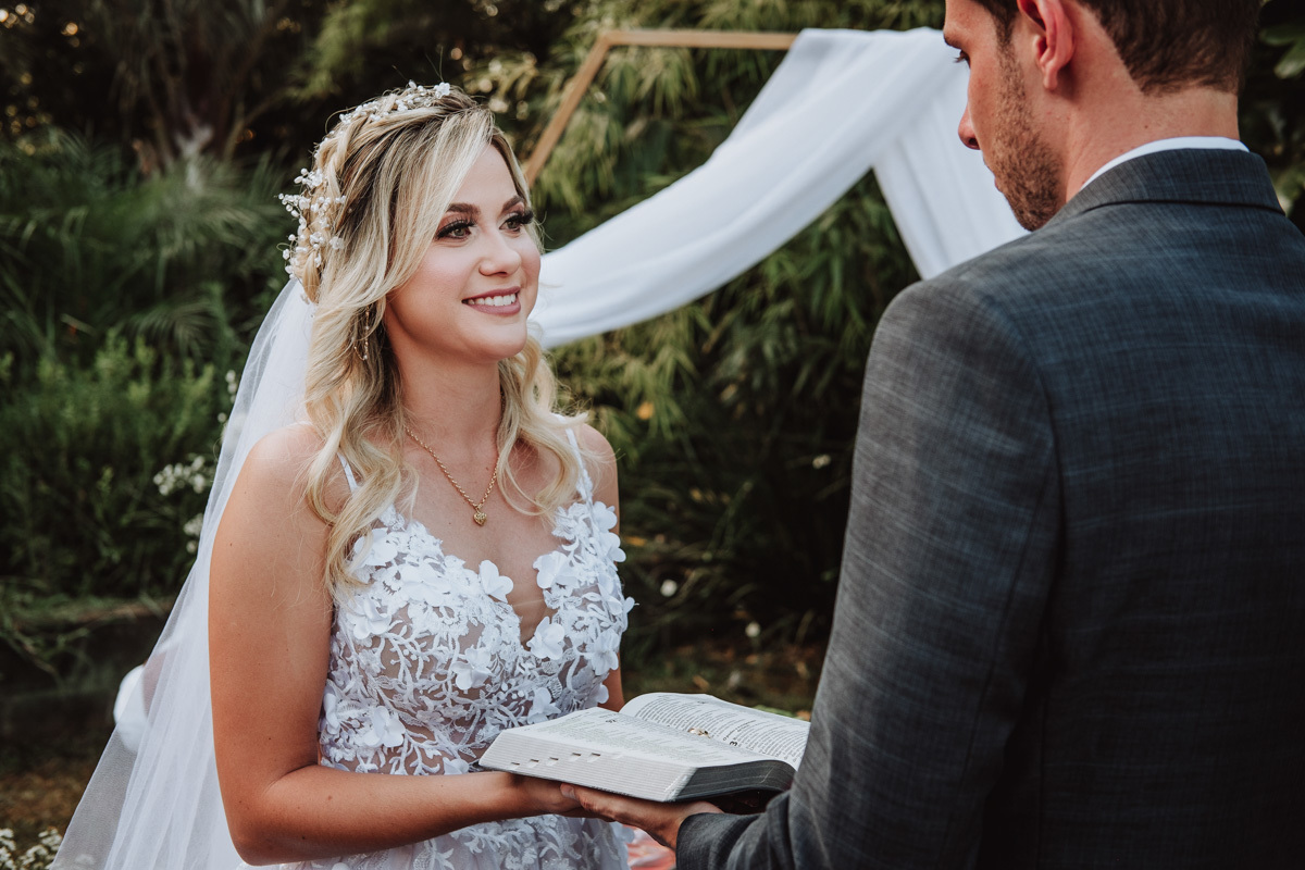 lindas fotos de casamento apra cerimonia ao ar livre no campo em Maringá 