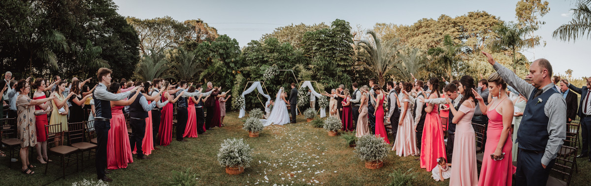 casamento ao ar livre em chácara pasa casamentos em Campo Mourão-PR 